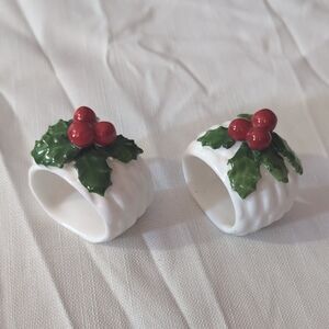 4/$20 Festive Vintage Holly Napkin Rings *BINK